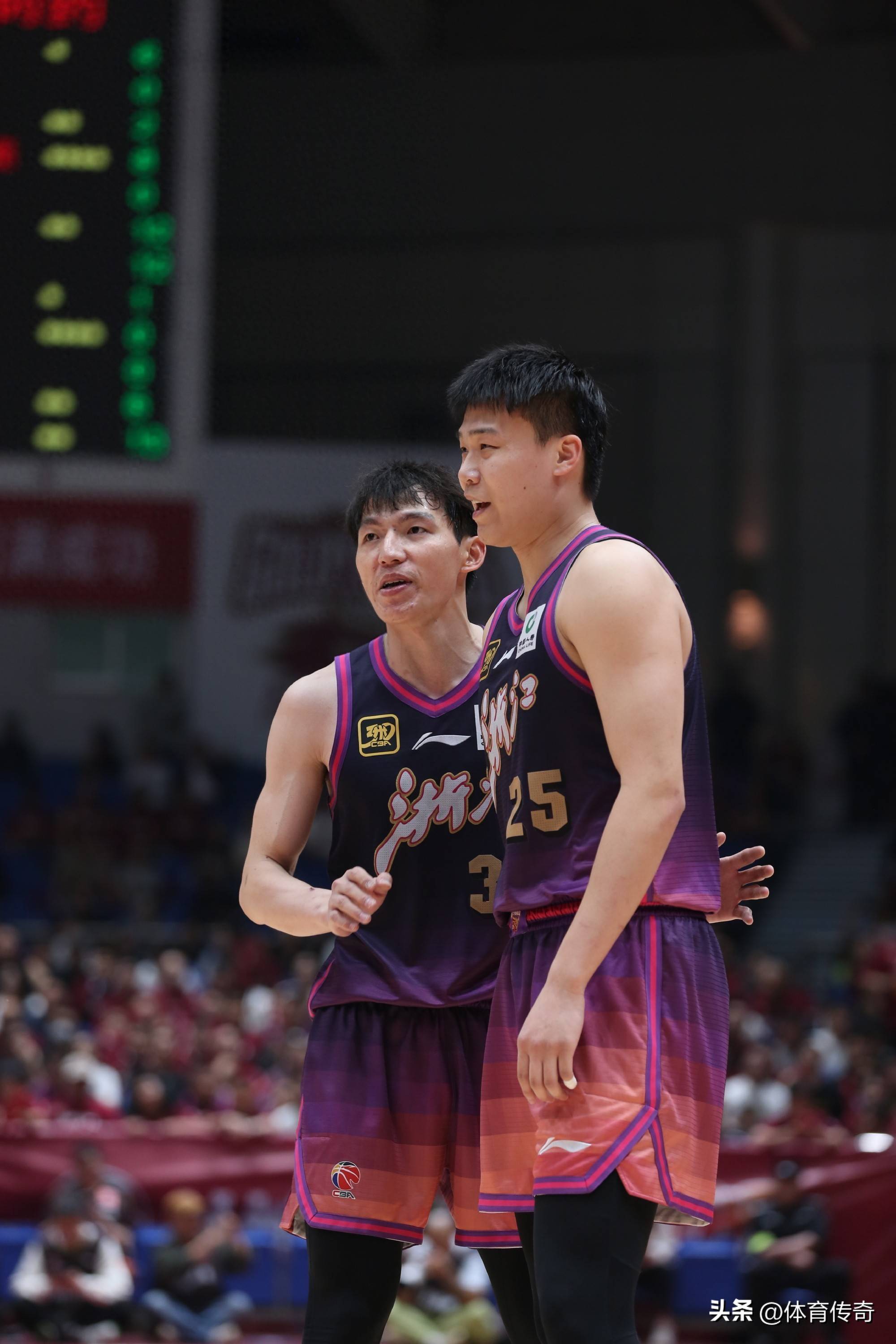 篮球直播平台-包含转折点！浙江稠州队长鼓劲，葡超今晨攻防权衡，引发热议，更衣室氛围转暖的词条